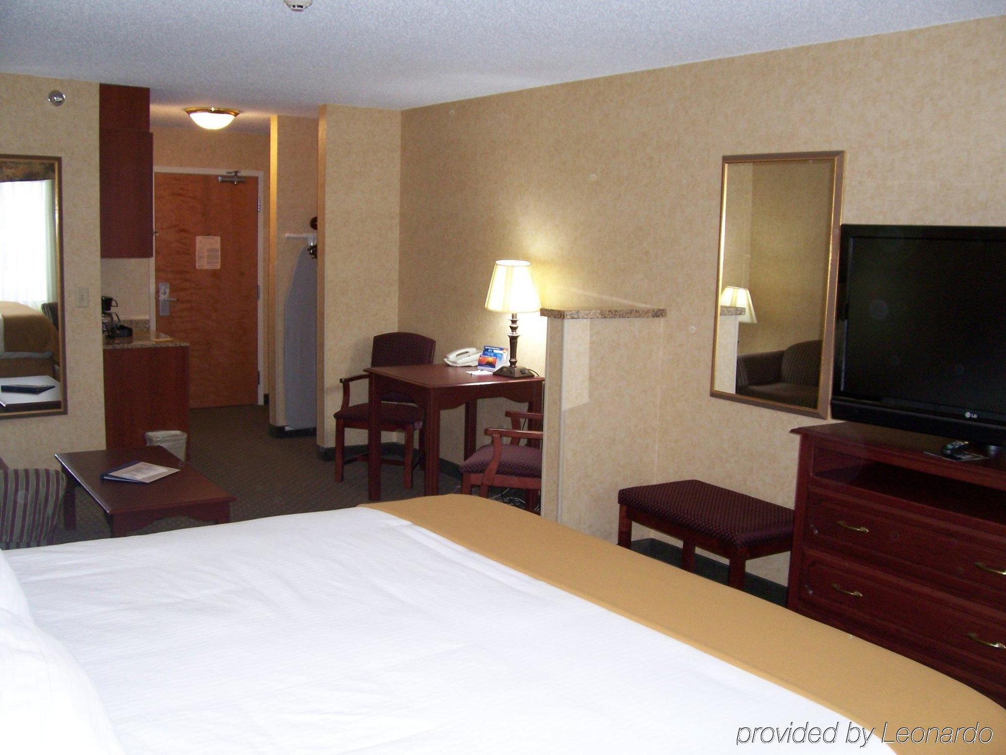 Holiday Inn Express Hotel & Suites Bismarck By Ihg Bilik gambar