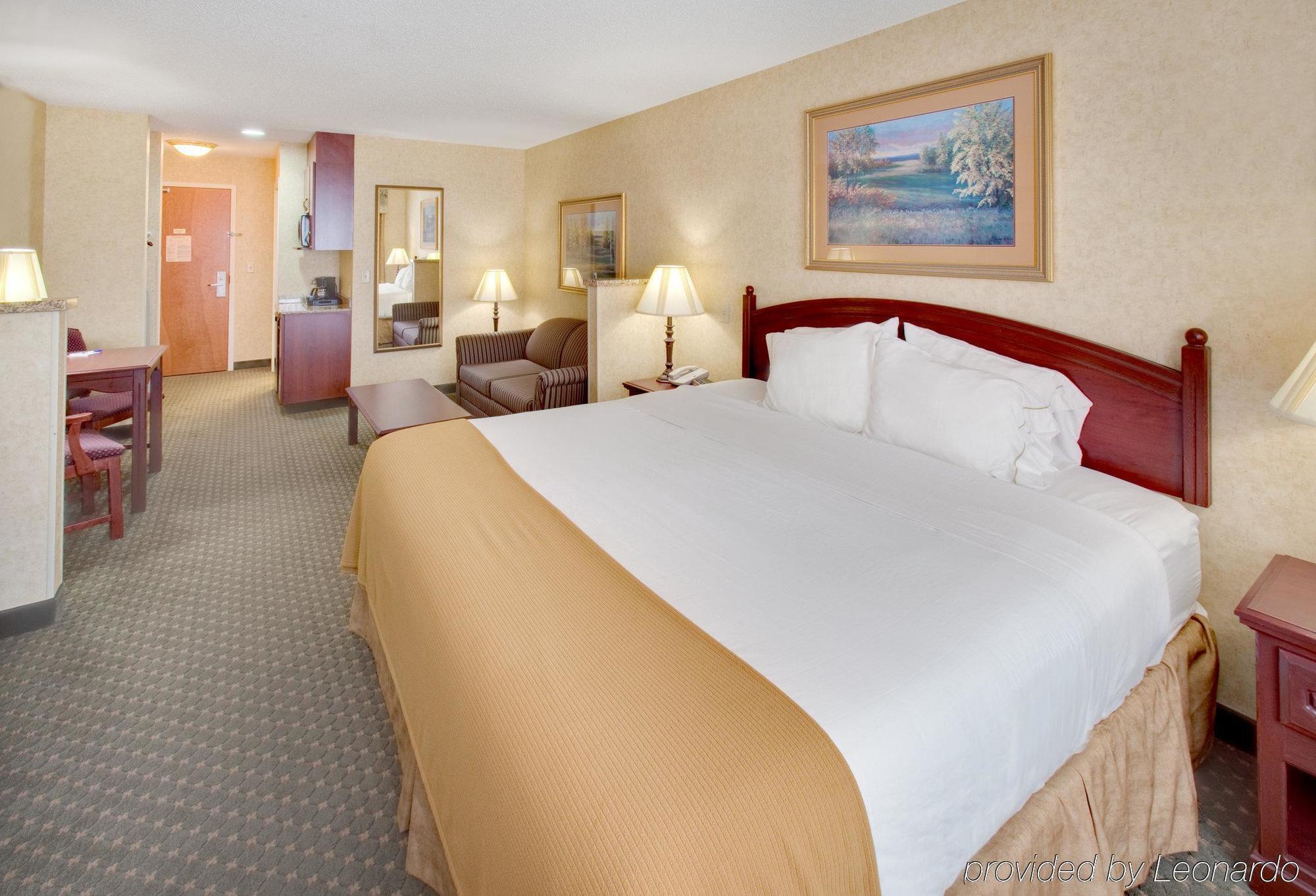 Holiday Inn Express Hotel & Suites Bismarck By Ihg Bilik gambar