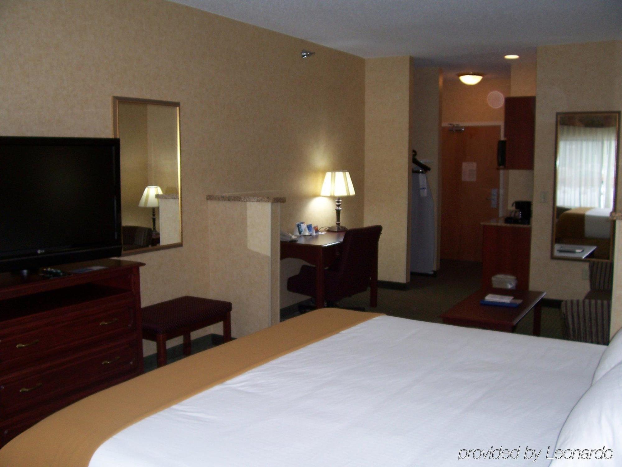 Holiday Inn Express Hotel & Suites Bismarck By Ihg Bilik gambar