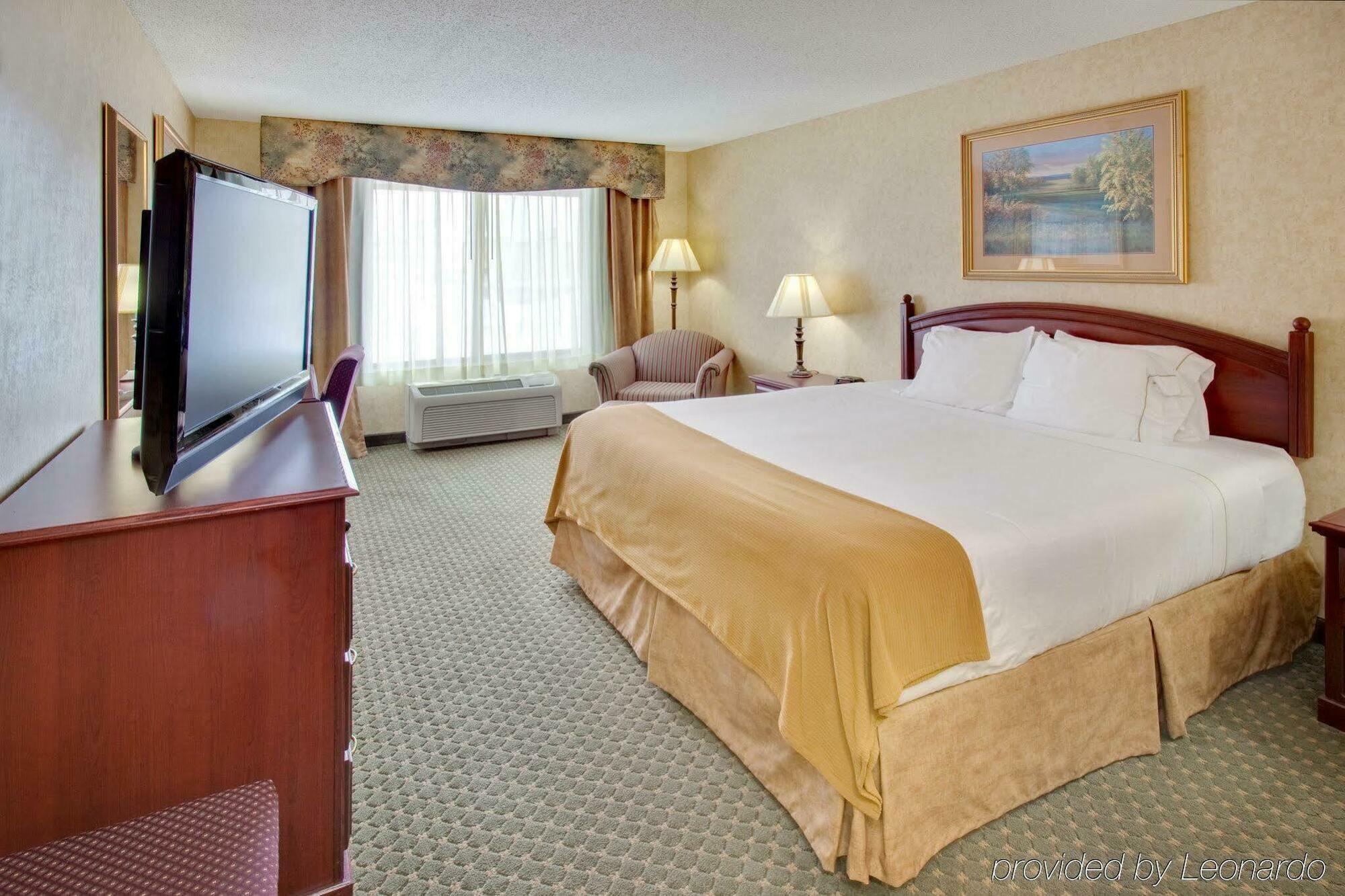 Holiday Inn Express Hotel & Suites Bismarck By Ihg Bilik gambar